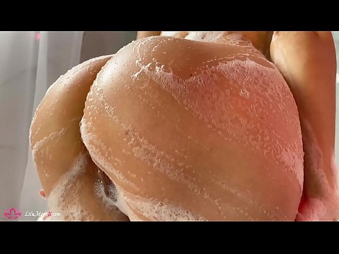 ❤️ Brunette siigaysa malax leh gariir ilaa kacsi daran qubeyska dhexdiisa anaga